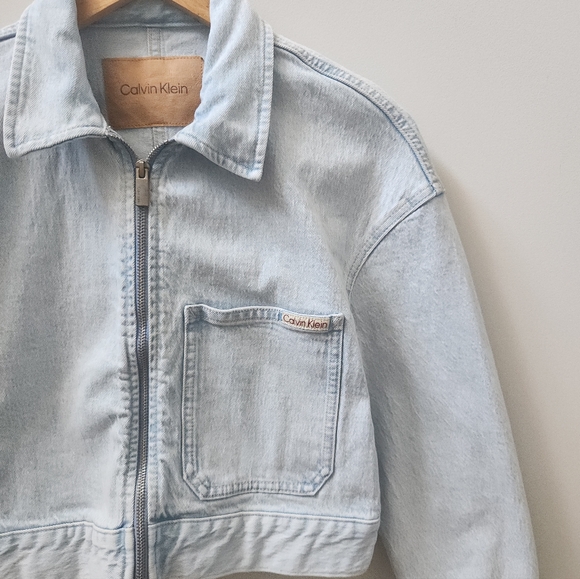 Calvin Klein Cropped Denim Jacket Size Small Light Wash - Picture 4 of 8